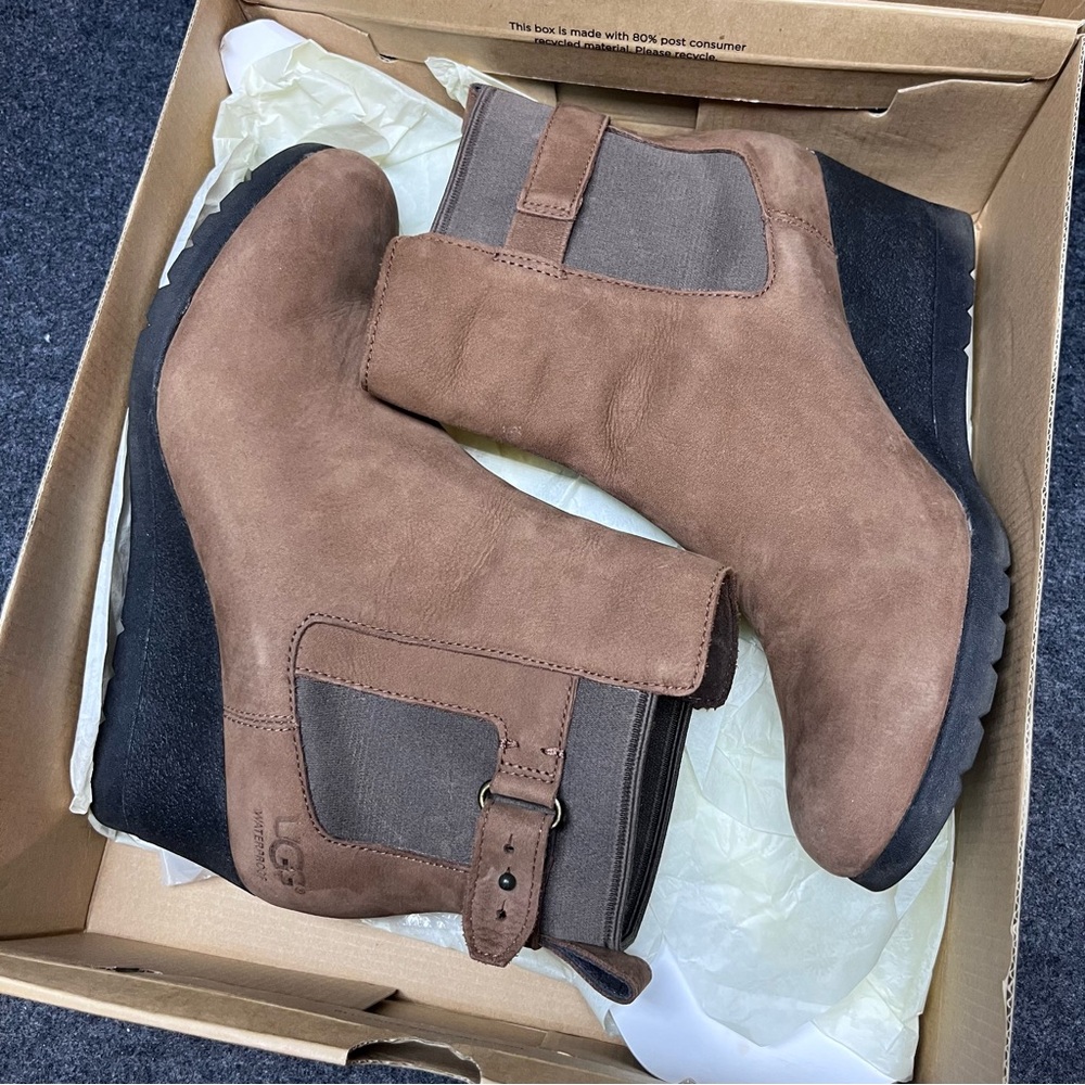 UGG Women's Indra waterproof wedge boot in the stout color and size 9.5 - Picture 4 of 10